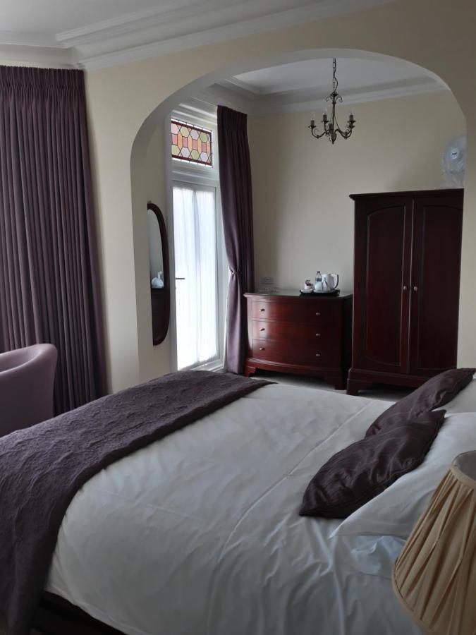 Breakers Bed And Breakfast 伊斯特布恩 外观 照片